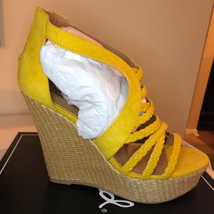 Qupid Yellow Wedges